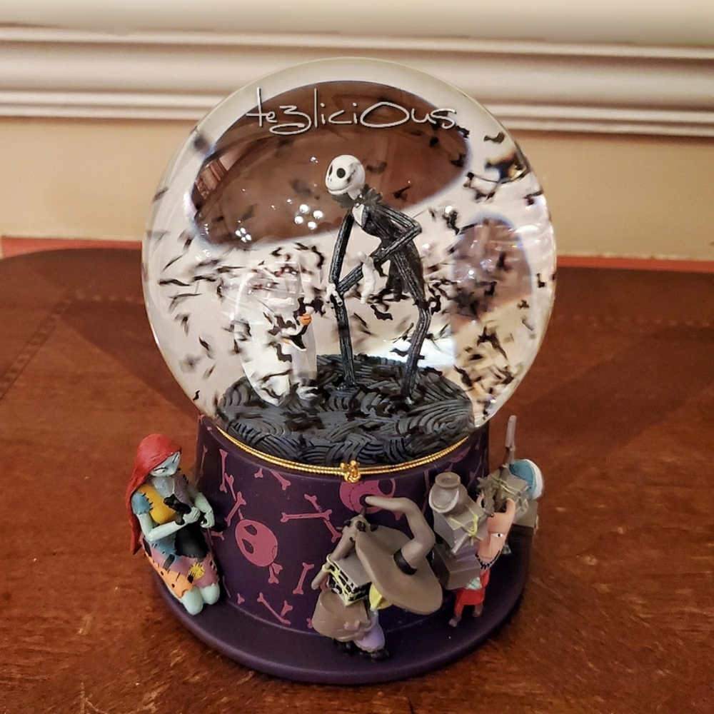 DISNEY PARKS NIGHTMARE BEFORE CHRISTMAS SNOWGLOBE - Picture 1 of 6